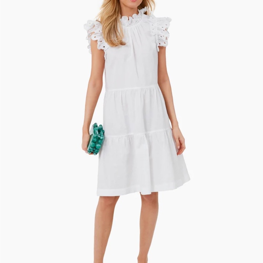 Tuckernuck Sea New York White Lee embroidery tunic. Size small.
